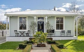 Historic Charm In Greytown - Cosy Kowhai Cottage