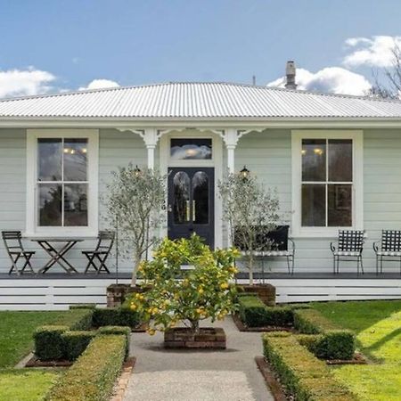 Historic Charm In Greytown - Cosy Kowhai Cottage Exterior photo