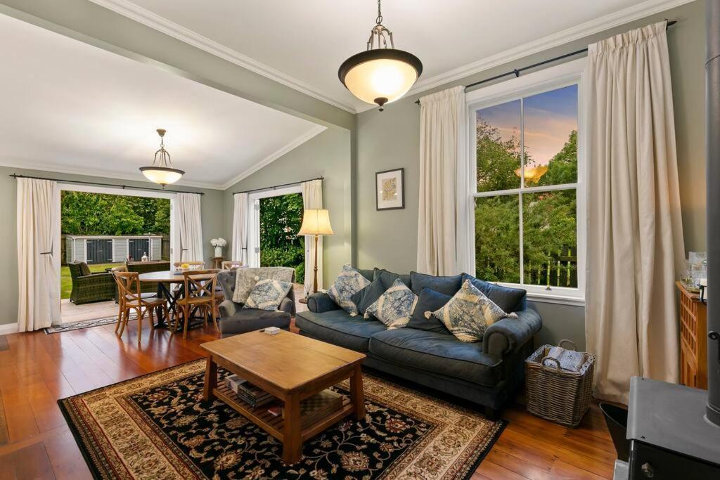 Historic Charm In Greytown - Cosy Kowhai Cottage Exterior photo
