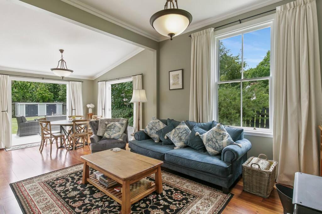 Historic Charm In Greytown - Cosy Kowhai Cottage Exterior photo
