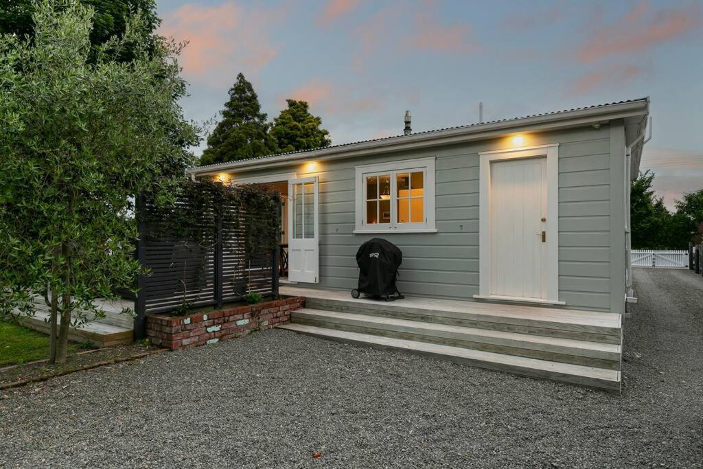 Historic Charm In Greytown - Cosy Kowhai Cottage Exterior photo
