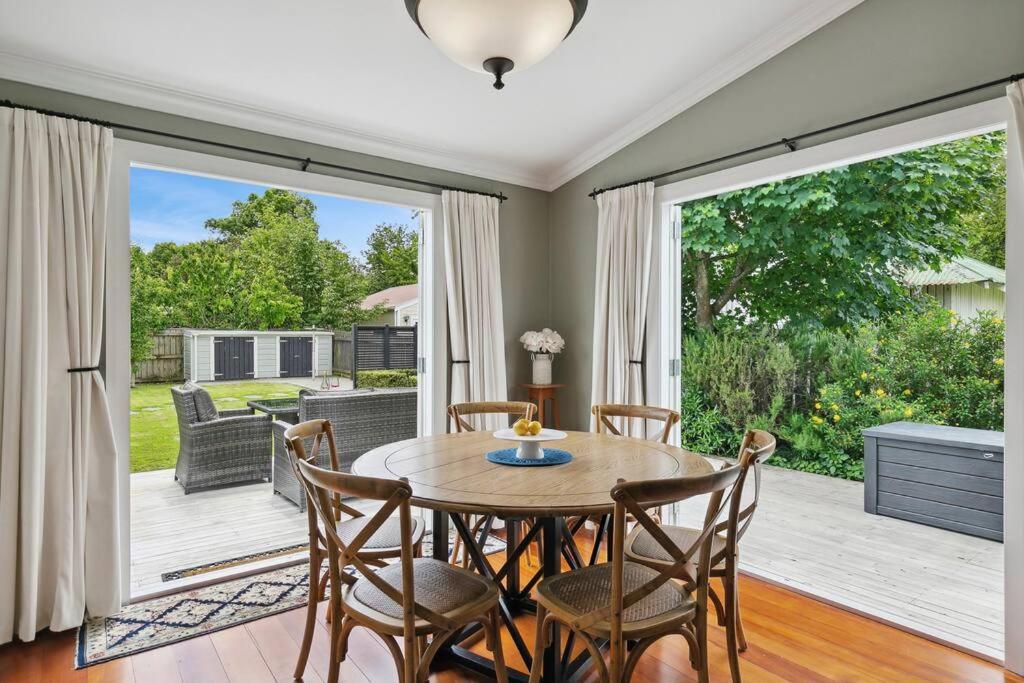 Historic Charm In Greytown - Cosy Kowhai Cottage Exterior photo