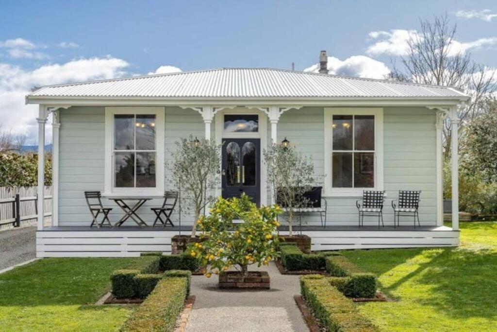 Historic Charm In Greytown - Cosy Kowhai Cottage Exterior photo
